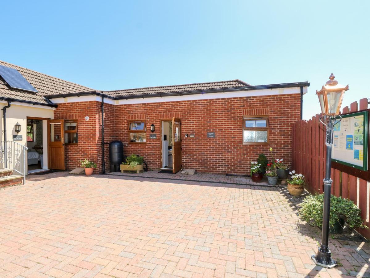 3 The Stables Villa Havenstreet  Exterior photo